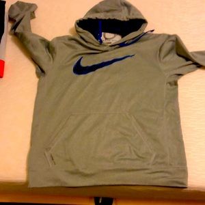 Nike Therma fit hoodie medium